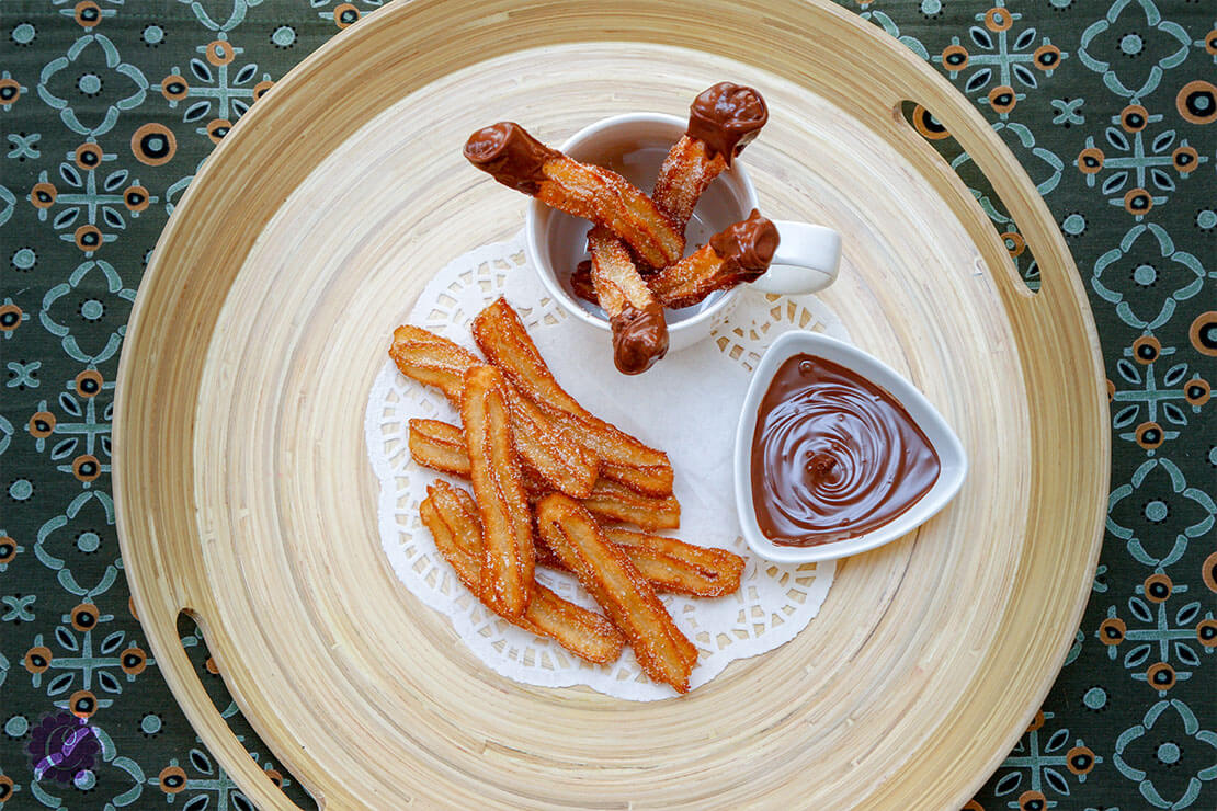 Crunchy and delicious churros with pure chocolate dip